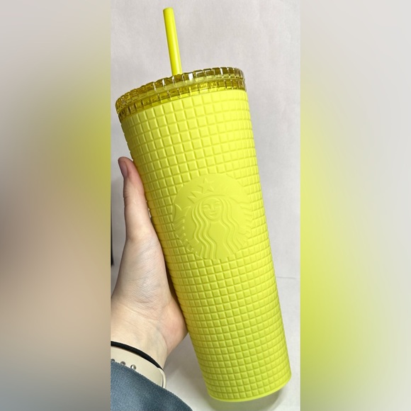 Starbucks Winter 2022 Yellow Soft Touch Grid 24oz Tumbler - Picture 4 of 5